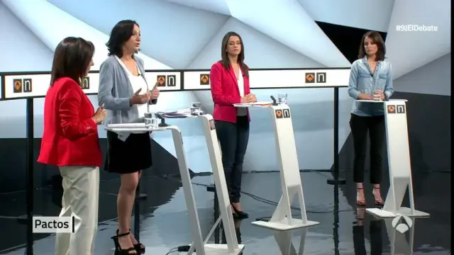 Margarita Robles (PSOE), Carolina Bescansa (Podemos), Inés Arrimadas (Ciudadanos) y Andrea Levy (PP) en el debate a cuatro de Antena 3.