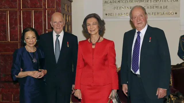 Los reyes Juan Carlos I y Sofía junto al rey Simeón II de Bulgaria y su esposa, Margarita Gómez-Acebo.