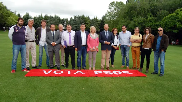 Fotografía de los 20 alcaldes del PSOE que se han reunido en la capital soriana.