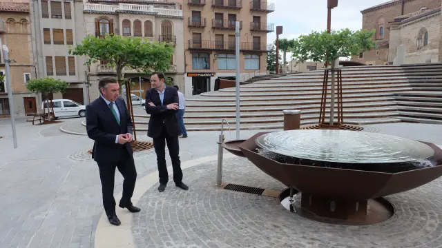 Visita que han realizado esta mañana el alcalde de Tarazona, Luis María Beamonte, y el concejal de Urbanismo, Luis José Arrechea, a la plaza de la catedral.