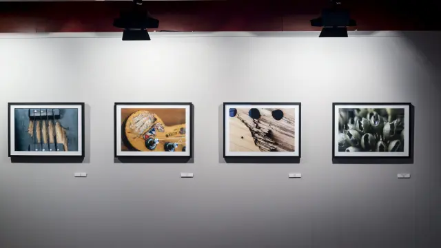 Fotografías de la muestra 'Instruments' de Pat Graham, en el Centro de Historias de Zaragoza.