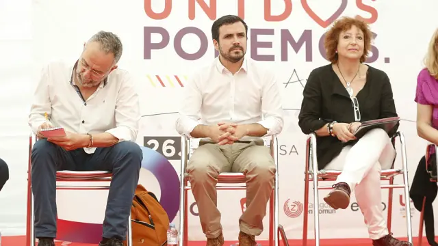 Acto de Unidos Podemos en el que ha participado en Zaragoza Alberto Garzón (en el centro).