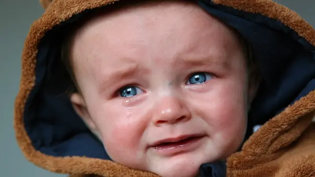 Las lágrimas de un bebé son su manera de decir que tiene hambre, sueño, que está cansado, que necesita mimos...