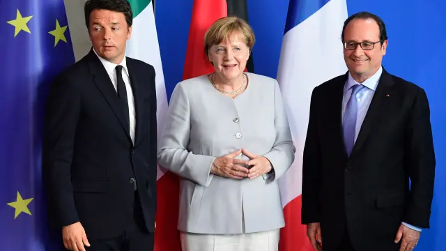 Matteo Renzi, Angela Merkel y Françoise Hollande.