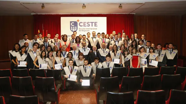 Ceste, la primera escuela de negocios de Aragón, acogió el pasado viernes el acto de graduación de su 25 promoción.
