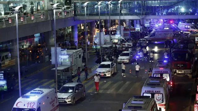 Imágenes del aeropuerto de Estambul tras el atentando.