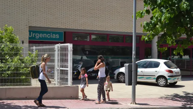 El centro de salud de Alcañiz, en la foto, se queda sin uno de sus médicos de Atención Continuada.