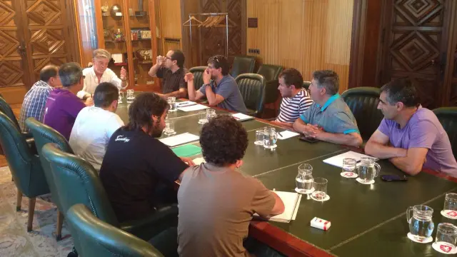 Reunión entre el comité de FCC Parques y Jardines y el alcalde Pedro Santisteve.