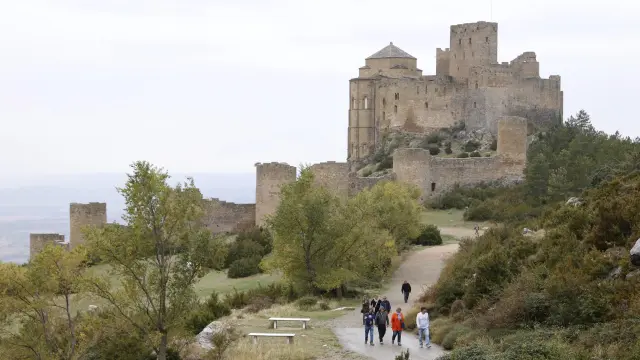 Turistas en el castillo de Loarre