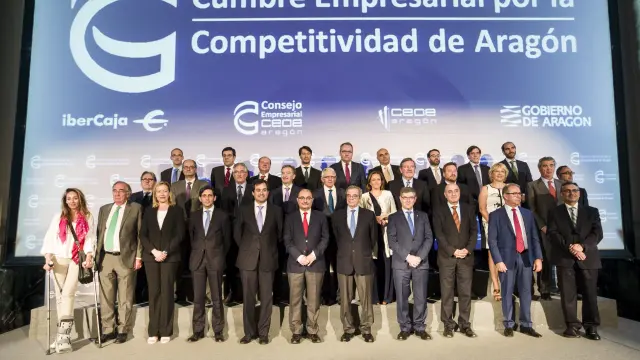 César Alierta, junto a Javier Lambán y cinco consejeros de su Gobierno, José María Álvarez-Pallete y algunos de los empresarios y financieros más relevantes de Aragón.