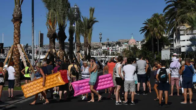 Los turistas ya han vuelto a llenar el centro de Niza