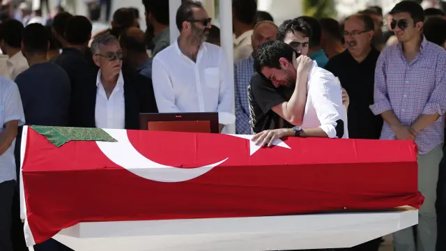 Ceremonia fúnebre en Turquía por los civiles asesinados durante el intento de golpe de Estado