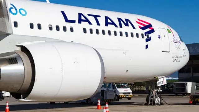 Avión de la compañía Latam Airlines.