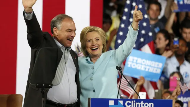Tim Kaine y Hillary Clinton durante un acto de campaña en Miami.