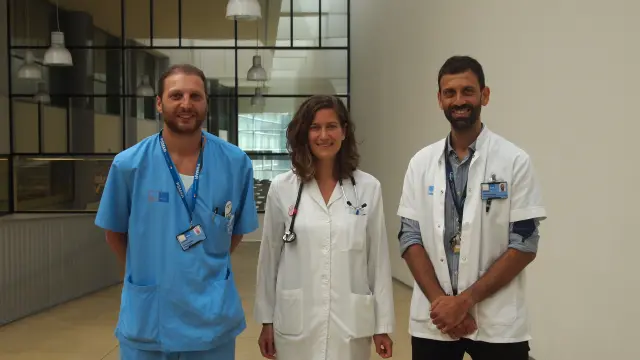 De izquierda a derecha: Óscar Alcalde, Sandra Cabero y Ermengol Vallés de la Unidad de Electrofisiología y Arritmias del Hospital del Mar.