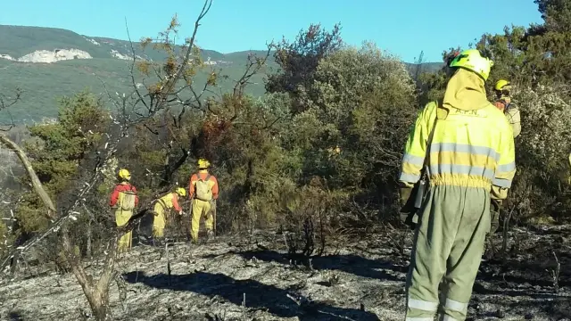 Un incendio obliga a desalojar un campin en Lecina