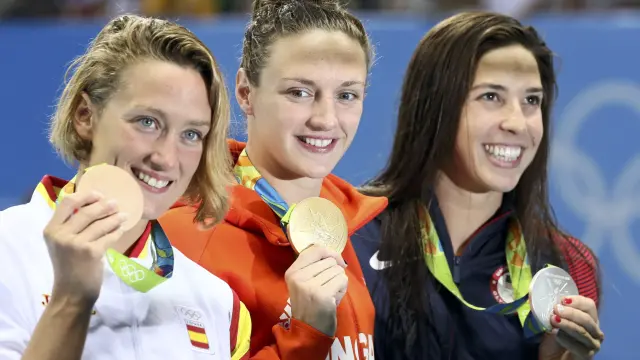 Belmonte, a la izquierda, en el podio olímpico