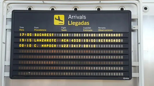 Los 300 viajeros aragoneses sufrieron seis horas de retraso de los dos vuelos el pasado 27 de julio. El primer vuelo de las 14.30 no salió de Bucarest hasta las 20.30 y llegó a las 23.05 a Zaragoza, de donde regresó a las 00.00 hacia la capital rumana.