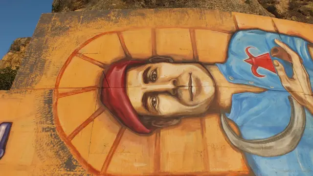 La artista argentina Mariel Rosales presenta su mural gigante en Monroyo