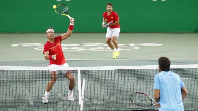 Nadal y Marc López, durante su partido de dobles