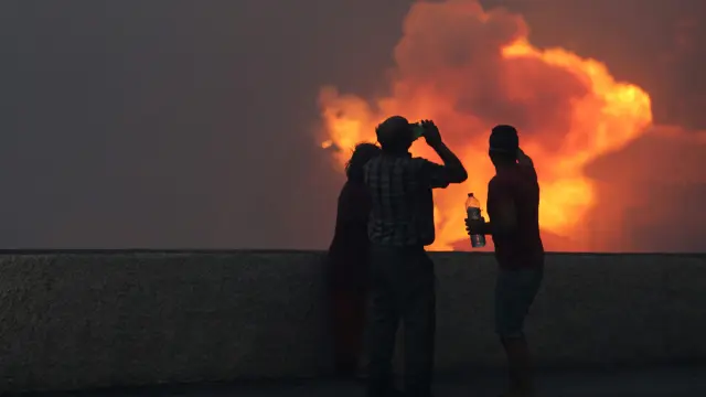El grave incendio de Madeira avanza hacia el centro histórico de la capital