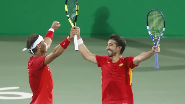 Nadal y Marc López celebran un triunfo que les mete en semifinales
