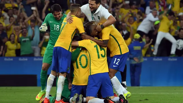 Los brasileños celebran su oro.