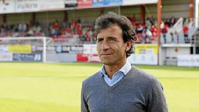 Luis Milla, hace siete meses en la banda del Anxo Carro de Lugo cuando ejercía de entrenador del club gallego antes de su traumática dimisión. El sábado volverá ahí, pero al frente del Real Zaragoza.