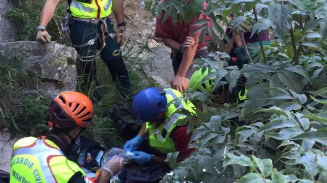 Fallece una montañera tras una caída de 15 metros en la cresta del Alba