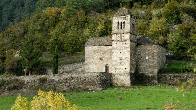La ermita de San Bartolomé es el punto de llegada de la ruta de dicho valle. BTT Alto Gállego