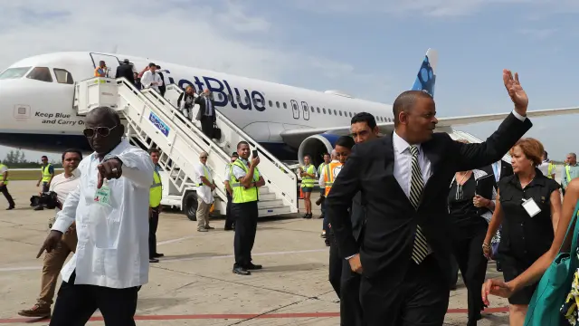 El Airbus A320 de JetBlue aterrizó en Santa Clara.