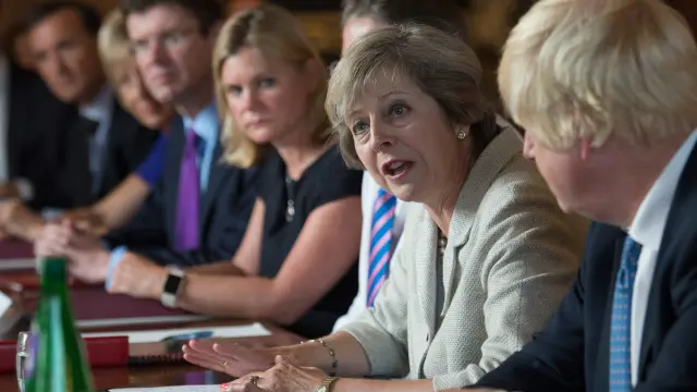 Theresa May durante la reunión de su gobierno en la residencia campestre de Chequers, Londres.