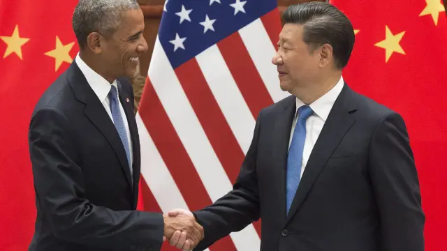 Apretón de manos entre Barack Obama y Xi Jinping.