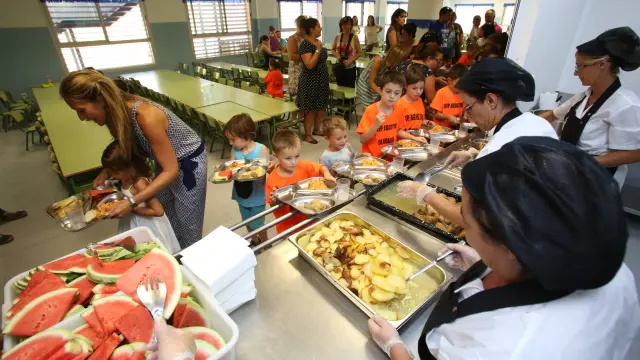 El colegio Agustina de Aragón ha inaugurado este martes su nueva cocina y sistema de gestión.