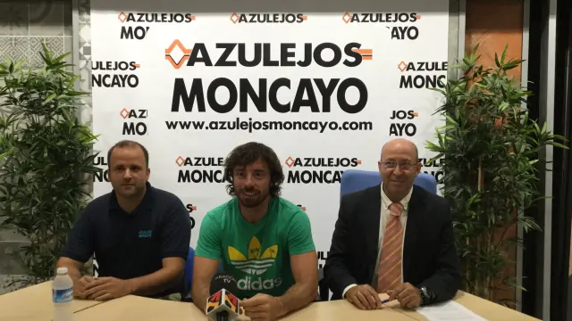 Nano Modrego durante el acto oficial de su renovación en el  Azulejos Moncayo