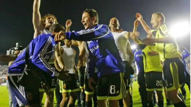 Los jugadores del Real Zaragoza celebran el triunfo por 1-2 de mayo de 2011 que le otorgó la salvación al equipo aragonés en un duelo que posteriormente sería investigado.