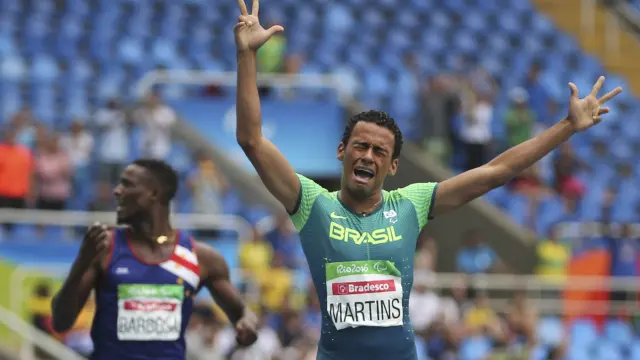 Martins bate el récord mundial de 400 metros