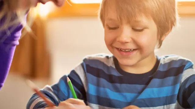 La grafología infantil puede ayudar a detectar problemas de aprendizaje en la escuela.
