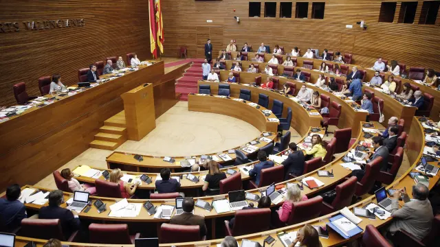 Pleno de las Cortes Valencianas en el que ha sido aprobado el convenio.