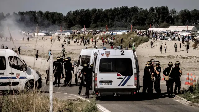 Enfrentamientos entre los inmigrantes de Calais y la Policía francesa 