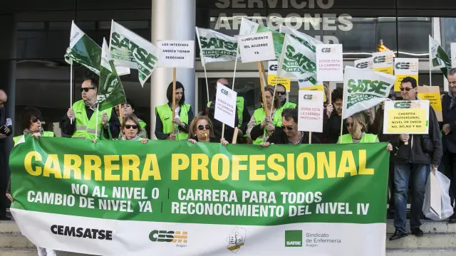 Protesta de médicos y enfermeros en mayor de 2015 por el bloqueo de la carrera profesional