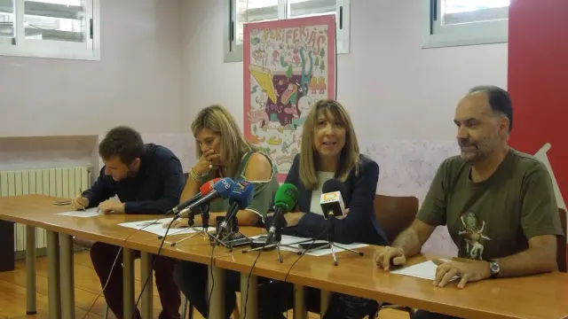 La diputada de Cultura, Berta Fernández (segunda de derecha a izquierda), durante la presentación de la nueva edición del Festival Periferias