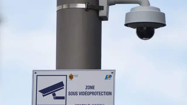 Cámara de vigilancia en una calle de Ginebra.