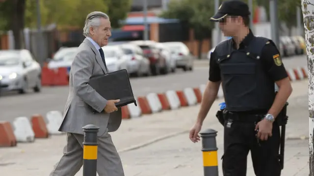 El expresidente de Caja Madrid Miguel Blesa a su llegada a sede de la Audiencia Nacional durante una de las sesiones del juicio.