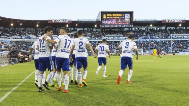 El equipo celebra el primer gol de Lanzarote en la última victoria en La Romareda, contra el Alcorcón.