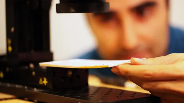 Científicos del MIT Media Lab y del Instituto de Tecnología de Georgia trabajan en un sistema de imagen capaz de leer un libro sin tocarlo.