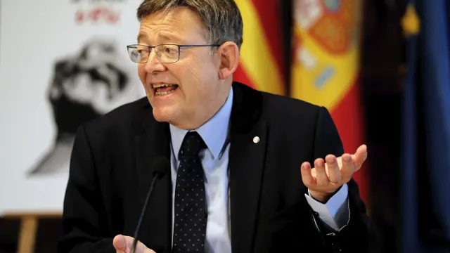 El secretario general de los socialistas valencianos Ximo Puig durante un desayuno informativo