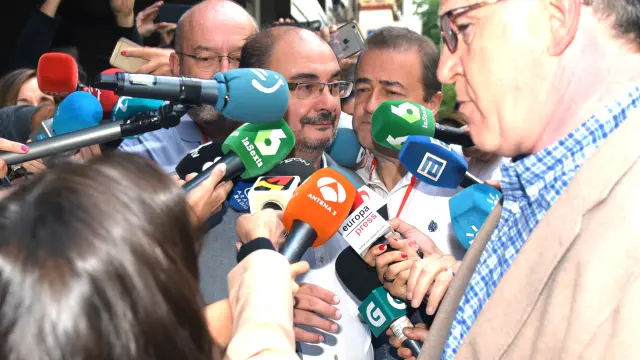 Javier Lambán, a su llegada a Ferraz este sábado para participar en el decisivo Comité Federal del PSOE.