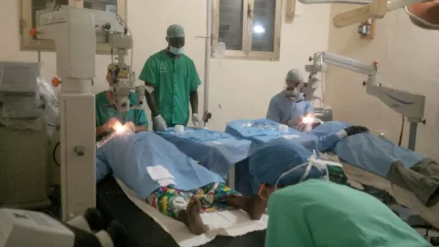 Uno de los quirófanos improvisados en un hospital de Chad por médicos aragoneses.