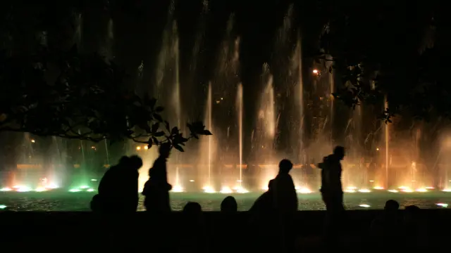 Todas las noches de la semana habrá espectáculo de agua, luz y sonido en el parque Grande.